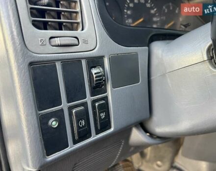 Белый Тойота Хиасе, объемом двигателя 2.5 л и пробегом 210 тыс. км за 6700 $, фото 16 на Automoto.ua