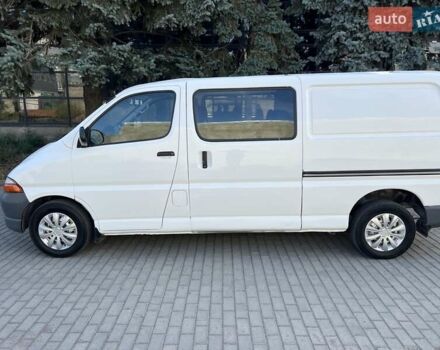 Белый Тойота Хиасе, объемом двигателя 2.5 л и пробегом 210 тыс. км за 6700 $, фото 6 на Automoto.ua