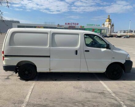 Білий Тойота Хіасє, об'ємом двигуна 2.5 л та пробігом 250 тис. км за 7000 $, фото 1 на Automoto.ua