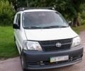 Белый Тойота Хиасе, объемом двигателя 2 л и пробегом 332 тыс. км за 11000 $, фото 1 на Automoto.ua