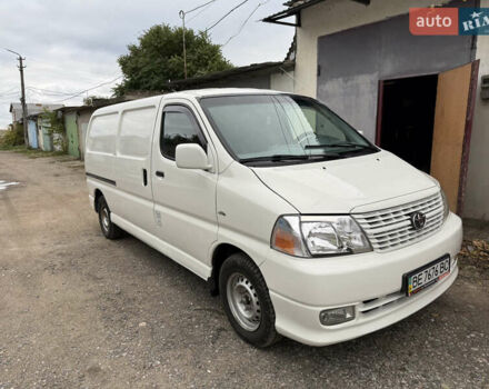 Білий Тойота Хіасє, об'ємом двигуна 2.5 л та пробігом 240 тис. км за 11500 $, фото 3 на Automoto.ua