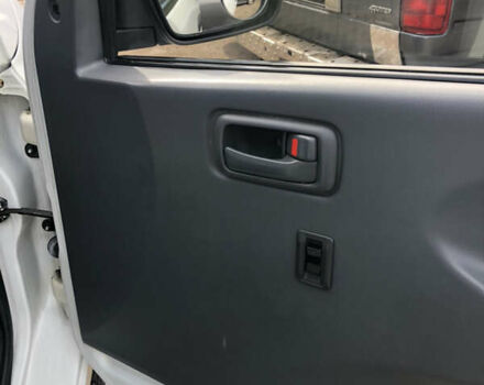 Белый Тойота Хиасе, объемом двигателя 2.49 л и пробегом 390 тыс. км за 9999 $, фото 5 на Automoto.ua