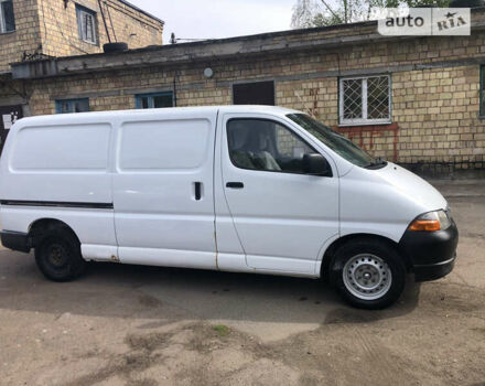 Белый Тойота Хиасе, объемом двигателя 2.49 л и пробегом 390 тыс. км за 9999 $, фото 2 на Automoto.ua