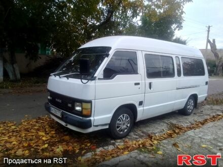 Белый Тойота Хиасе, объемом двигателя 2.4 л и пробегом 400 тыс. км за 2300 $, фото 1 на Automoto.ua