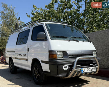 Белый Тойота Хиасе, объемом двигателя 2.45 л и пробегом 300 тыс. км за 7500 $, фото 1 на Automoto.ua