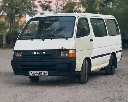 Білий Тойота Хіасє, об'ємом двигуна 2 л та пробігом 200 тис. км за 2000 $, фото 1 на Automoto.ua
