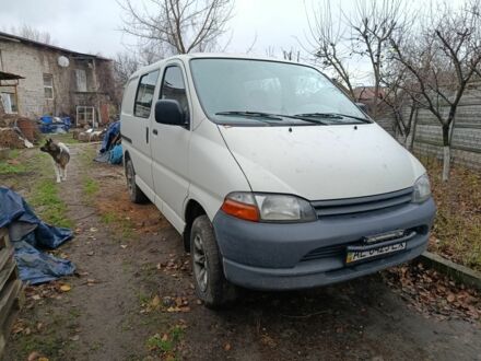 Белый Тойота Хиасе, объемом двигателя 2.4 л и пробегом 370 тыс. км за 9200 $, фото 1 на Automoto.ua