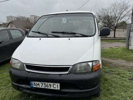 Белый Тойота Хиасе, объемом двигателя 2.4 л и пробегом 407 тыс. км за 4200 $, фото 1 на Automoto.ua