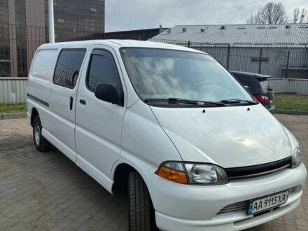 Белый Тойота Хиасе, объемом двигателя 2.4 л и пробегом 261 тыс. км за 5500 $, фото 1 на Automoto.ua