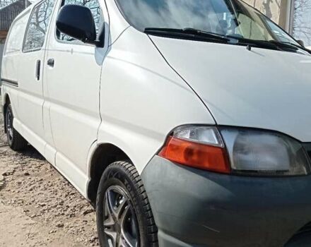 Белый Тойота Хиасе, объемом двигателя 0 л и пробегом 365 тыс. км за 5300 $, фото 1 на Automoto.ua