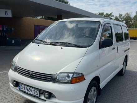 Белый Тойота Хиасе, объемом двигателя 2.49 л и пробегом 233 тыс. км за 5500 $, фото 1 на Automoto.ua