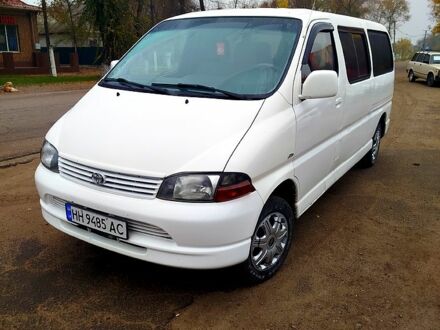 Белый Тойота Хиасе, объемом двигателя 2.5 л и пробегом 320 тыс. км за 4000 $, фото 1 на Automoto.ua