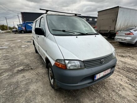 Белый Тойота Хиасе, объемом двигателя 0 л и пробегом 300 тыс. км за 3000 $, фото 1 на Automoto.ua