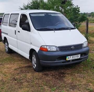 Білий Тойота Хіасє, об'ємом двигуна 2.5 л та пробігом 300 тис. км за 7500 $, фото 1 на Automoto.ua