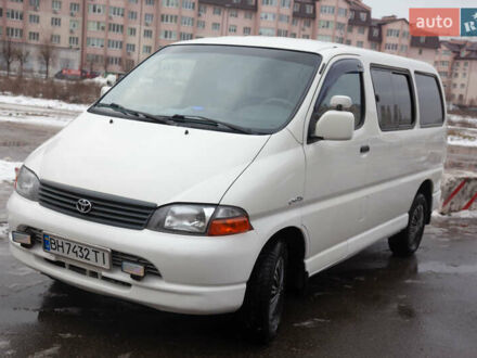 Белый Тойота Хиасе, объемом двигателя 2.49 л и пробегом 400 тыс. км за 9200 $, фото 1 на Automoto.ua