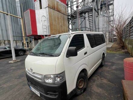 Білий Тойота Хіасє, об'ємом двигуна 2.5 л та пробігом 279 тис. км за 11227 $, фото 1 на Automoto.ua