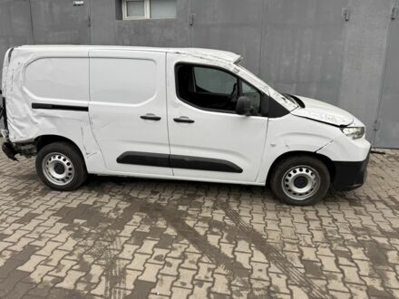 Белый Тойота Хиасе, объемом двигателя 2 л и пробегом 3 тыс. км за 13976 $, фото 1 на Automoto.ua