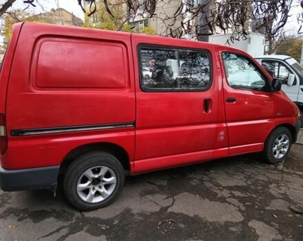 Красный Тойота Хиасе, объемом двигателя 2.5 л и пробегом 307 тыс. км за 6389 $, фото 2 на Automoto.ua
