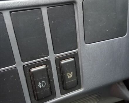 Красный Тойота Хиасе, объемом двигателя 2.5 л и пробегом 225 тыс. км за 9500 $, фото 6 на Automoto.ua