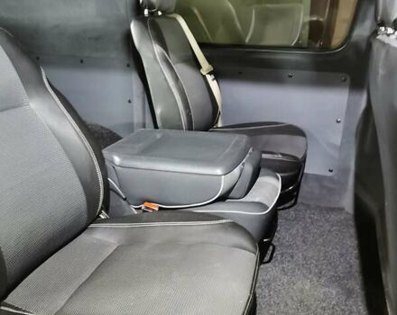 Красный Тойота Хиасе, объемом двигателя 2.5 л и пробегом 190 тыс. км за 8300 $, фото 10 на Automoto.ua