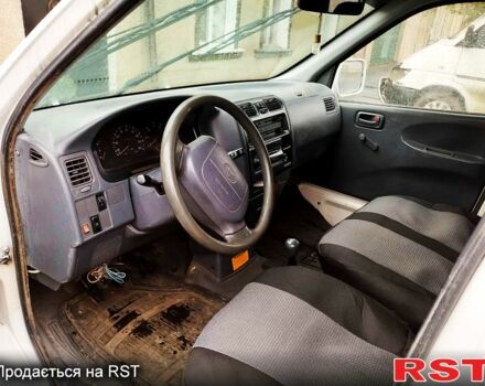 Тойота Хиасе, объемом двигателя 2.5 л и пробегом 318 тыс. км за 5300 $, фото 5 на Automoto.ua