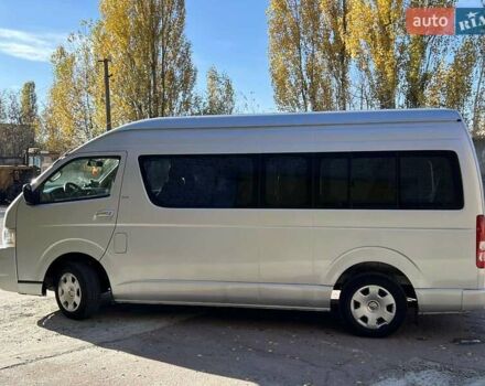 Серый Тойота Хиасе, объемом двигателя 2.69 л и пробегом 52 тыс. км за 25000 $, фото 3 на Automoto.ua