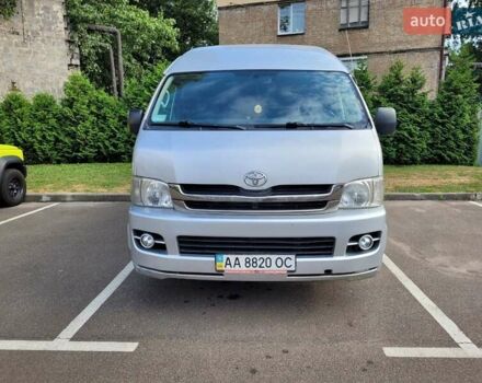 Серый Тойота Хиасе, объемом двигателя 2.69 л и пробегом 250 тыс. км за 9399 $, фото 3 на Automoto.ua