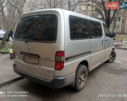 Серый Тойота Хиасе, объемом двигателя 2.5 л и пробегом 300 тыс. км за 8000 $, фото 2 на Automoto.ua