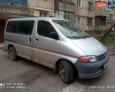 Серый Тойота Хиасе, объемом двигателя 2.5 л и пробегом 300 тыс. км за 8000 $, фото 3 на Automoto.ua