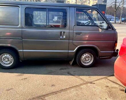 Серый Тойота Хиасе, объемом двигателя 2 л и пробегом 320 тыс. км за 3000 $, фото 4 на Automoto.ua