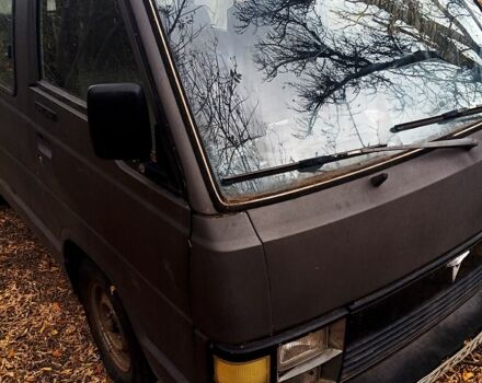 Серый Тойота Хиасе, объемом двигателя 1.8 л и пробегом 300 тыс. км за 1250 $, фото 1 на Automoto.ua