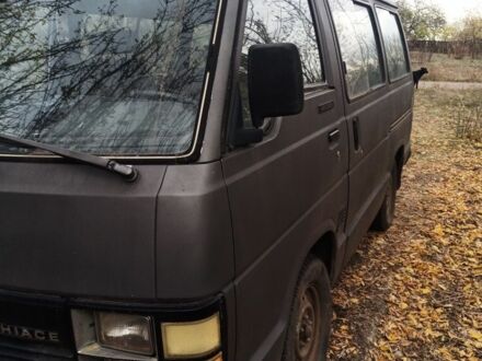 Серый Тойота Хиасе, объемом двигателя 1.8 л и пробегом 300 тыс. км за 713 $, фото 1 на Automoto.ua