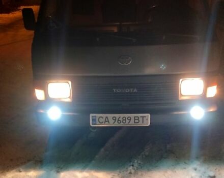 Сірий Тойота Хіасє, об'ємом двигуна 2 л та пробігом 320 тис. км за 3000 $, фото 1 на Automoto.ua