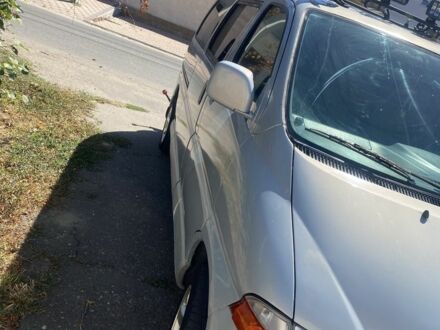 Серый Тойота Хиасе, объемом двигателя 2.5 л и пробегом 300 тыс. км за 6500 $, фото 1 на Automoto.ua