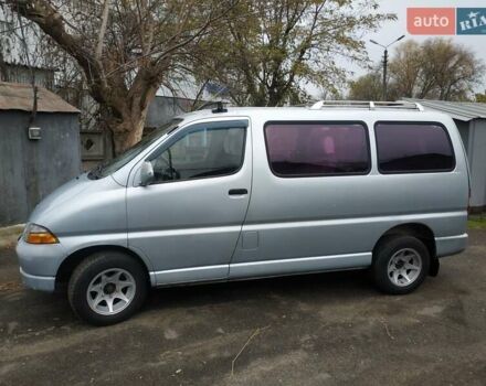 Серый Тойота Хиасе, объемом двигателя 2.4 л и пробегом 395 тыс. км за 3500 $, фото 1 на Automoto.ua