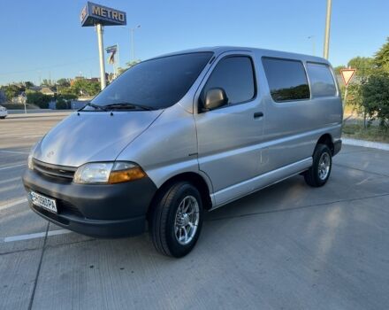 Серый Тойота Хиасе, объемом двигателя 2.4 л и пробегом 300 тыс. км за 9000 $, фото 1 на Automoto.ua