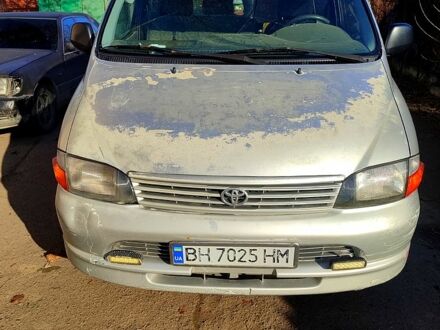 Серый Тойота Хиасе, объемом двигателя 2.5 л и пробегом 385 тыс. км за 5000 $, фото 1 на Automoto.ua