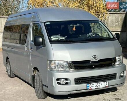 Серый Тойота Хиасе, объемом двигателя 2.69 л и пробегом 52 тыс. км за 25000 $, фото 1 на Automoto.ua