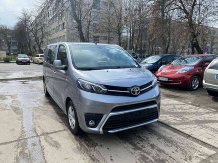 Серый Тойота Хиасе, объемом двигателя 0 л и пробегом 110 тыс. км за 21000 $, фото 1 на Automoto.ua