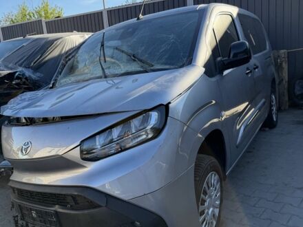 Серый Тойота Хиасе, объемом двигателя 2 л и пробегом 2 тыс. км за 9500 $, фото 1 на Automoto.ua