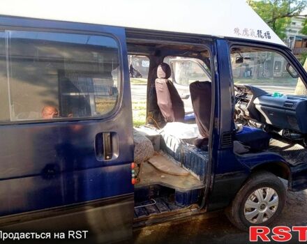 Синий Тойота Хиасе, объемом двигателя 2.4 л и пробегом 250 тыс. км за 2500 $, фото 1 на Automoto.ua