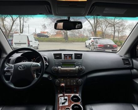 Белый Тойота Хайлендер, объемом двигателя 3.46 л и пробегом 27 тыс. км за 25999 $, фото 2 на Automoto.ua