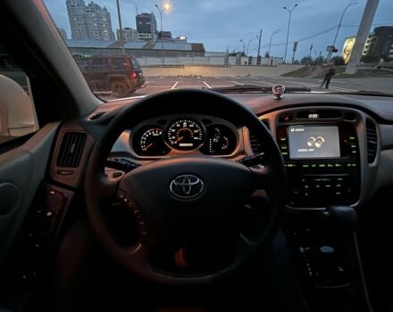 Белый Тойота Хайлендер, объемом двигателя 3.3 л и пробегом 175 тыс. км за 10950 $, фото 7 на Automoto.ua