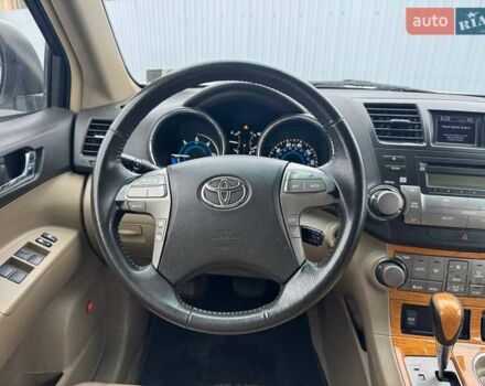 Белый Тойота Хайлендер, объемом двигателя 3.31 л и пробегом 418 тыс. км за 10490 $, фото 15 на Automoto.ua