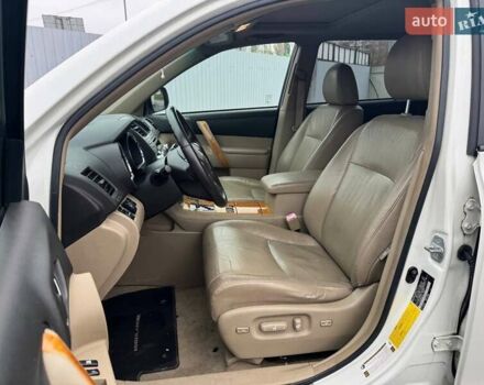 Белый Тойота Хайлендер, объемом двигателя 3.31 л и пробегом 418 тыс. км за 10490 $, фото 8 на Automoto.ua