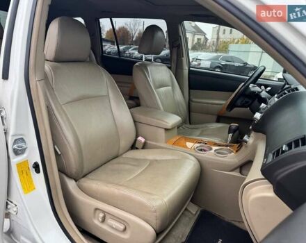 Белый Тойота Хайлендер, объемом двигателя 3.31 л и пробегом 418 тыс. км за 10490 $, фото 12 на Automoto.ua