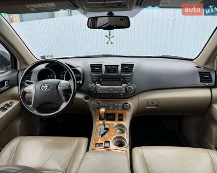 Белый Тойота Хайлендер, объемом двигателя 3.31 л и пробегом 418 тыс. км за 10490 $, фото 13 на Automoto.ua