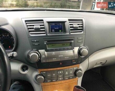 Тойота Хайлендер 2008 у Белой Церкве на Automoto.ua Білий Тойота Хайлендер, об'ємом двигуна 3.3 л та пробігом 299 тис. км за 16000 $, фото 12 на Automoto.ua