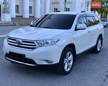 Белый Тойота Хайлендер, объемом двигателя 3.5 л и пробегом 178 тыс. км за 15999 $, фото 1 на Automoto.ua