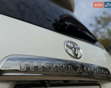 Белый Тойота Хайлендер, объемом двигателя 3.46 л и пробегом 152 тыс. км за 18700 $, фото 27 на Automoto.ua